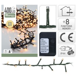 Een snoer met 400 extra warme witte LED-lampjes op een groene kabel, geschikt voor binnen en buiten.