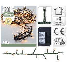 Lichtsnoer met 1200 LED's in warm wit, op een groene kabel, geschikt voor binnen en buiten.