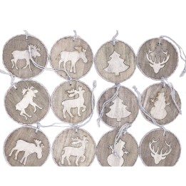 Houten kerstdecoraties in ronde vormen, met witte figuren van dieren en bomen.