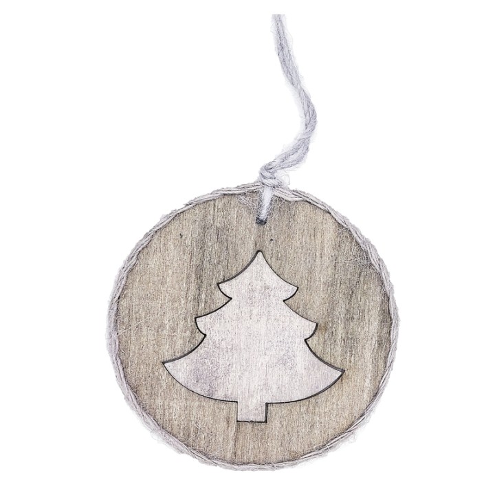 Ronde, houten kersttag met een uitgesneden boommotief en een touwtje om op te hangen.