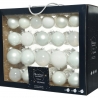 Doos met 42 kerstballen in wit en perlemorentinten, variërend in afwerking en grootte.