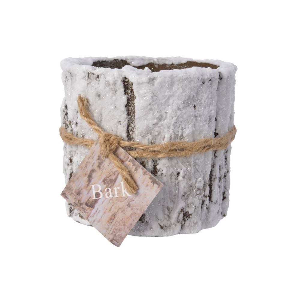 Een rustieke kaarsenhouder van schors met een natuurlijke uitstraling en een jute touwtje.
