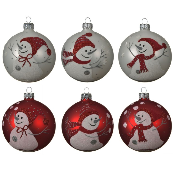 Zes kerstballen in wit en rood, met vrolijke sneeuwpoppen en feestelijke hoedjes.