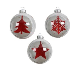 Drie glazen kerstballen met rode symbolen: een boom, een sneeuwvlok en een ster op een lichte ach...