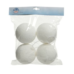 Vier witte styropor ballen in een transparante verpakking, met een lichte textuur.