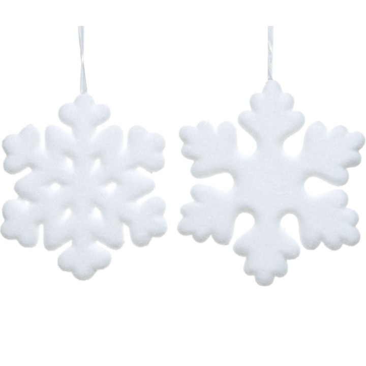 Twee witte sneeuwvlokken van zacht materiaal, met een speelse, symmetrische vorm.