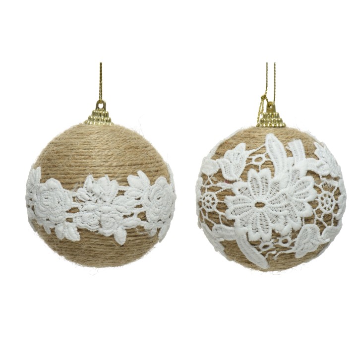 Twee bollen van jute met witte kantdetails, natuurlijk en elegant voor decoratie.