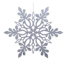 Glanzende, uitgesneden sneeuwvlok in zilver met elegante, symmetrische vormen.