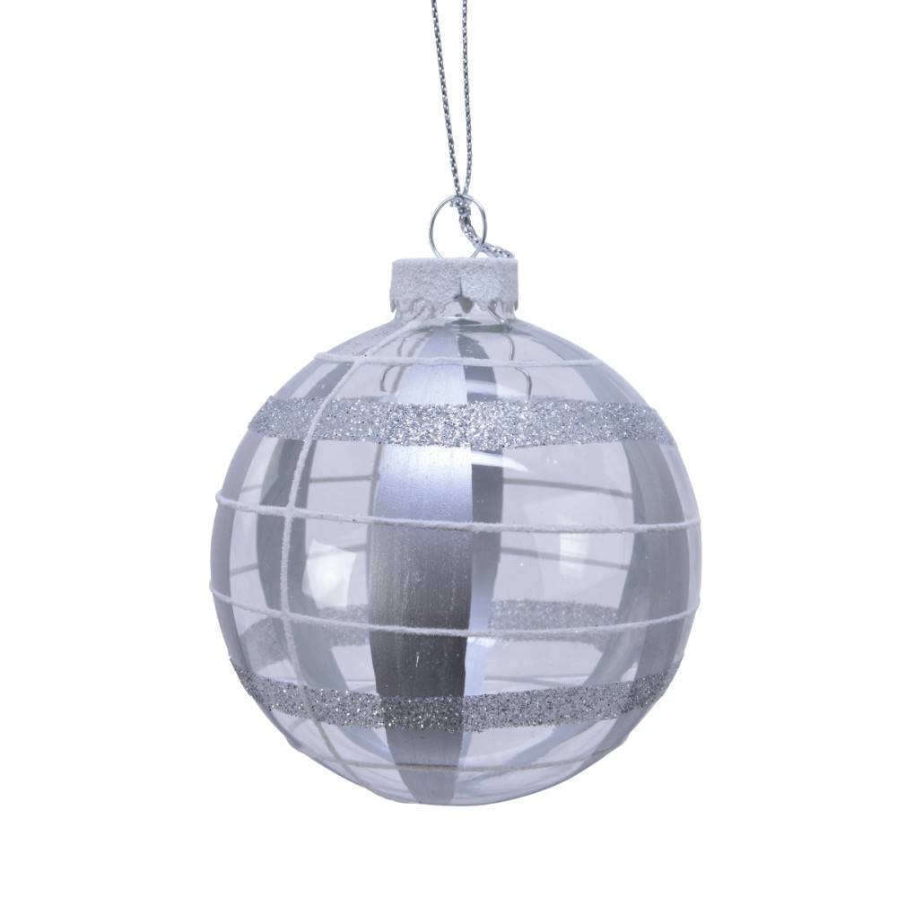 Glanzende, ronde kerstbal in zilver met een ruitpatroon en glitters.