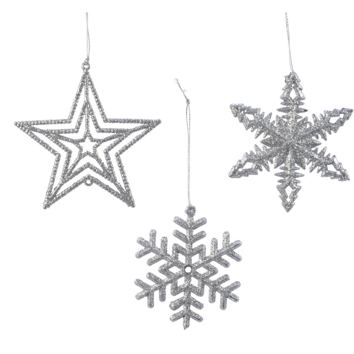 Drie glinsterende zilveren kerstdecoraties in de vormen van een ster en sneeuwvlokken.