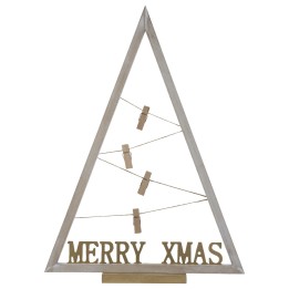 Een houten kerstboom in een minimalistische stijl met een gouden tekst en wasknijpers.