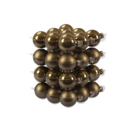 Gouden glanzende kerstballen, perfect gerangschikt in een stapel.