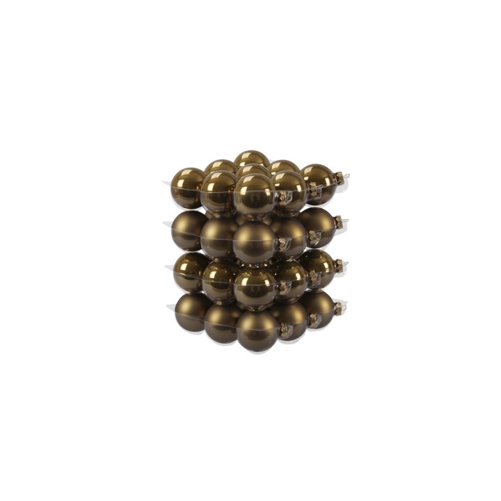 Gouden glanzende kerstballen, perfect gerangschikt in een stapel.