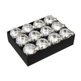 Zestien glanzende zilveren kerstballen in een zwarte doos, met een reflecterende afwerking.