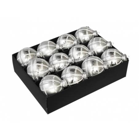 Zestien glanzende zilveren kerstballen in een zwarte doos, met een reflecterende afwerking.