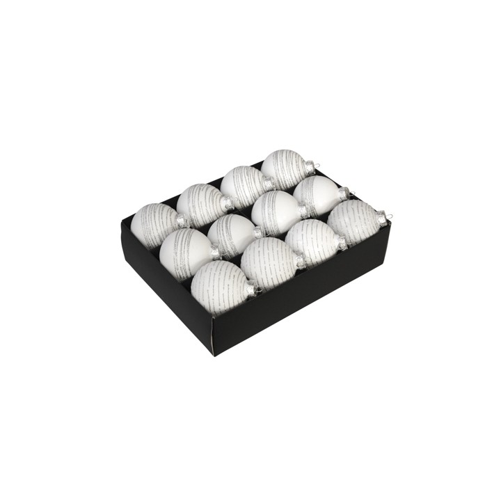 Zestien glanzende kerstballen in wit en zilver, netjes verpakt in een zwarte doos.