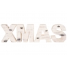 Houten letters in lichte tinten, vormen de tekst "XMAS" met een rustieke uitstraling.