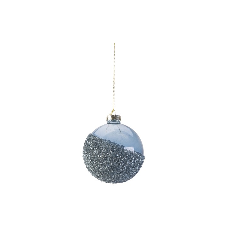 Een glazen kerstbal in blauw met een glinsterende zilveren onderzijde.