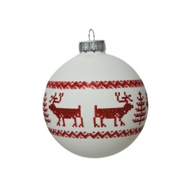 Witte kerstbal met glinsterende rode rendieren en traditionele patronen.