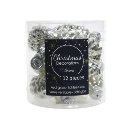 Transparante doos met zilveren kerstversieringen in de vorm van dennenappels, van echt glas.