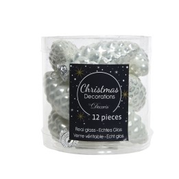 Doorzichtige koker met 12 glazen kerstdecoraties in de vorm van dennenappels, glanzend wit.
