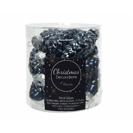 Een doorzichtige verpakking met blauwe glazen kerstdecoraties en zilveren accenten.