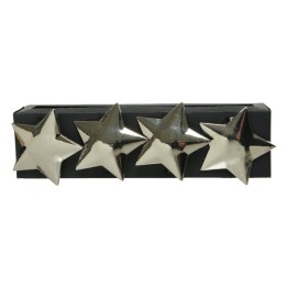 Vijf glanzende, metalen sterren op een zwarte achtergrond, in een strakke, moderne stijl.