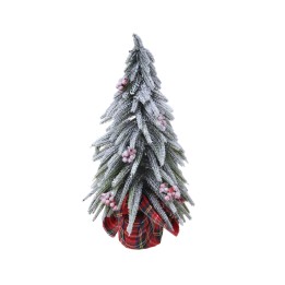 Kerstboom met sneeuw, versierd met roze bessen, in een geruite pot met een warme uitstraling.