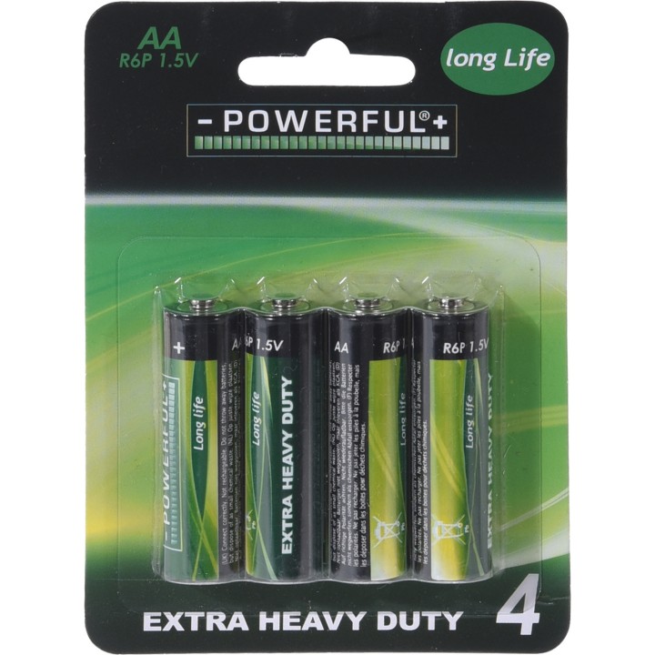 Vier AA-batterijen in een groene en zwarte verpakking met informatie over type en gebruik.