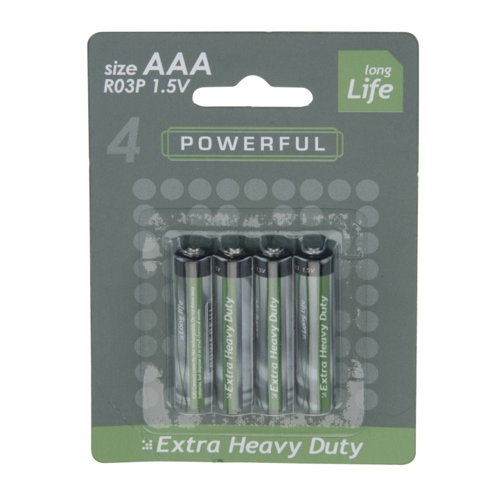 Vier AAA-batterijen in een groene verpakking met witte stippen en een duidelijke merknaam.