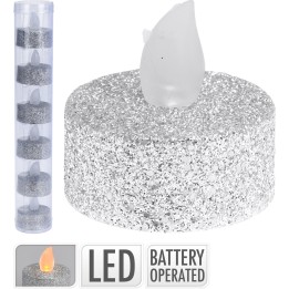 Glanzende, zilveren kaars met een LED-vlam, verpakt in een transparante buis.