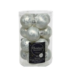 Transparante doos met zilveren glazen kerstballen, verschillende afwerkingen en maten.