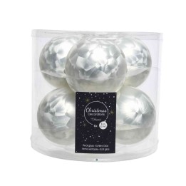 Zes glanzende, zilveren kerstballen in een doorzichtige verpakking, met facetten die licht reflec...