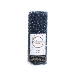 Een rol met glanzende, donkerblauwe parelsnoeren, perfect voor decoratie.