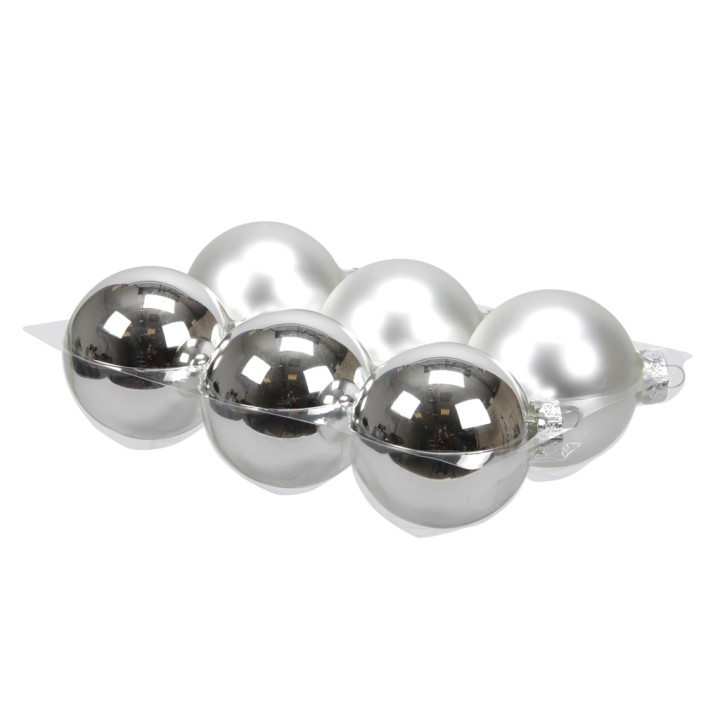 Zes glanzende ballen in zilver en parelmoer, strak gerangschikt op een vlakke ondergrond.