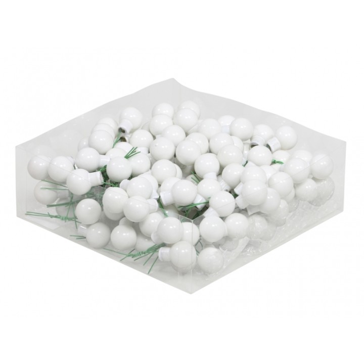 Witte kunststof ballen met groene draad, verzameld in een doorzichtige verpakking.