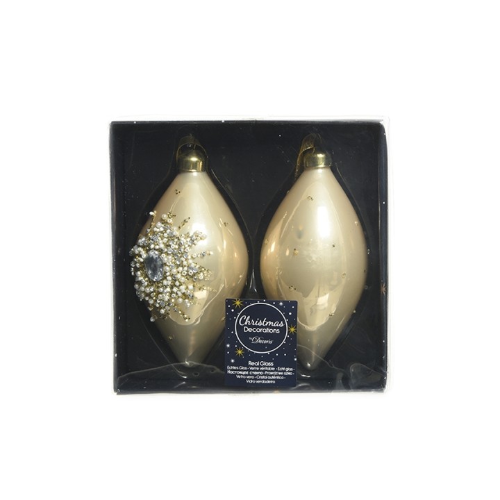Twee goudkleurige kerstballen met glitters en een decoratieve, parelachtige versiering.