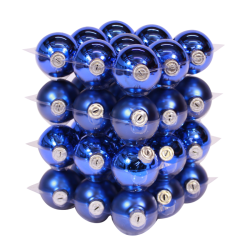 Een gestapelde kubus van glanzende, metallic blauwe ballen met zilveren bevestigingen.