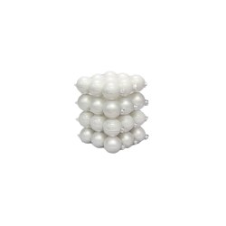 Een stapel witte, glanzende bollen in een geometrische vorm met een elegante uitstraling.