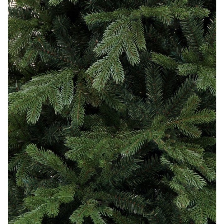 Dichte, groene dennennaalden met een realistische uitstraling, perfect voor feestdecoratie.