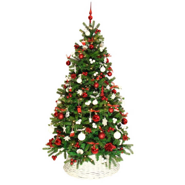 Groene kerstboom versierd met rode en witte ballen, slingers en een ster bovenop.