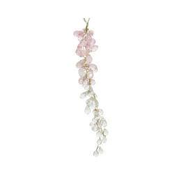 Hangende sieraden met glinsterende roze en transparante steentjes in een elegante vorm.
