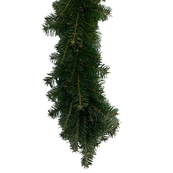 Groene, kunstmatige dennennaalden in een weelderige, hangende slingerstructuur.