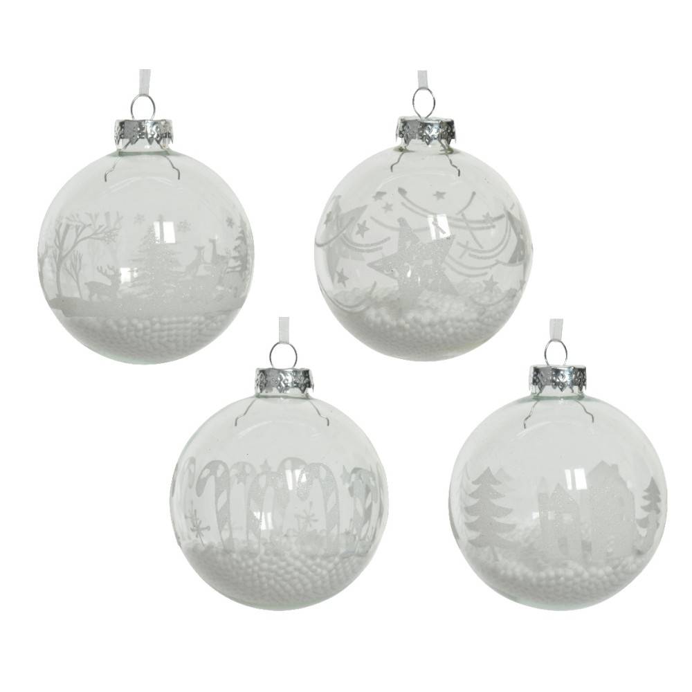 Transparante kerstballen met witte, delicate afbeeldingen van winterse taferelen.
