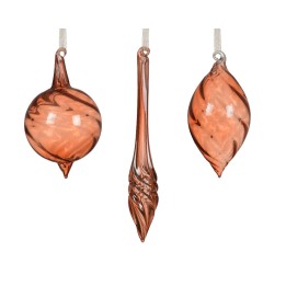 Drie glazen kerstversieringen in zachte rosé tinten, met diverse vormen en elegante afwerking.
