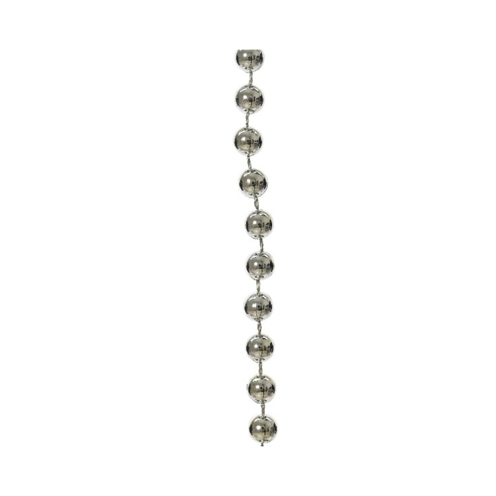 Een lange ketting met glanzende, ronde metalen ballen in een strakke lijn.