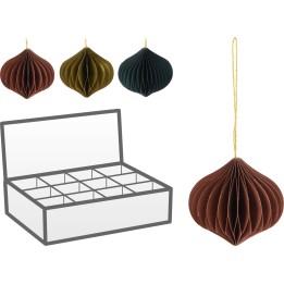 Verschillende papieren ornamenten in warme kleuren, met een geschenkdoos voor opslag.