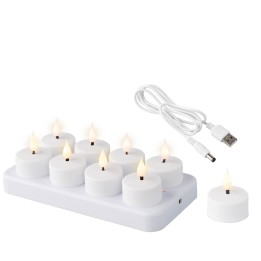 Tien witte theelichtjes met vlammen, geplaatst op een oplaadbare witte houder en een USB-kabel.