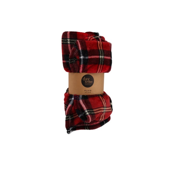 Een geruite, rode en zwarte plaid van zacht materiaal, opgerold en met een label eraan.