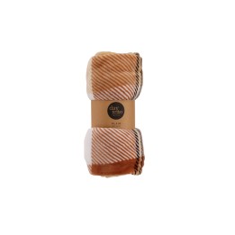 Een zacht, geruit oranje-bruin dekentje met een minimalistische verpakking.